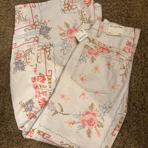 NWT We The free Eden Printed High Slouchy Flare Jeans - Picture 3 of 3